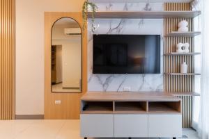 Spacious 3 BR in Uptown Parksuites, BGC Fast Wi Fi Washer