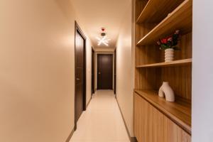 Spacious 3 BR in Uptown Parksuites, BGC Fast Wi Fi Washer