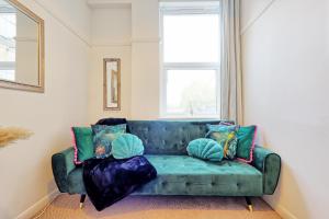 Coastal Home, Sleeps 6, Family & Contractor Friendly