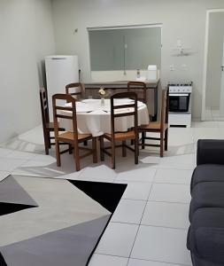 Sobrado 6 amplo e confortável em condomínio