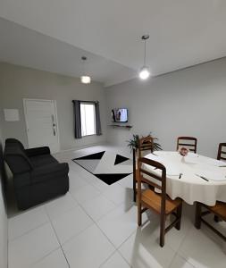 Sobrado 6 amplo e confortável em condomínio