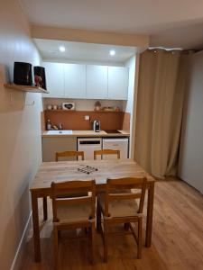 LES ANGES - studio 4 Personnes entièrement rénové -départ skis aux pieds