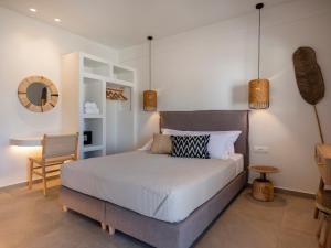 Paranthos Island Living