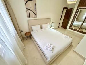 Modern Beachside Condo - Walk to shore