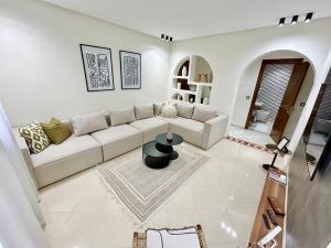 Modern Beachside Condo - Walk to shore