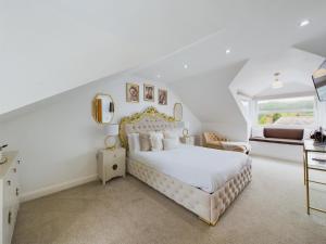 Queen Elizabeth Penthouse Sleeps 6-8