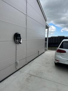 Coastal Sanctuary, EV, Pet Firendly with Fireplace, wood provided Just 50m to Kilcunda Beach and 100m to the Ocean View Hotel The Sticks and Copper Door Kitchen Accessibility Friendly