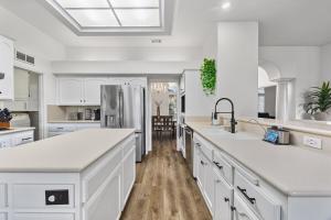 Corporate & Family Retreat Seven Oaks Pool Home