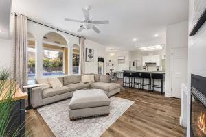 Corporate & Family Retreat Seven Oaks Pool Home