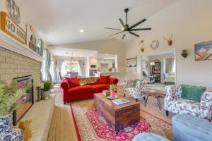 Scenic Yosemite Lakes Escape w Community Perks!