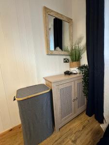 Hideaway, Private Garden, Free Parking, City Walk!