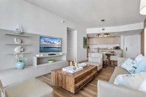 Luxury 22nd floor unit with ocean view