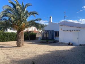Casa con piscina y barbacoa