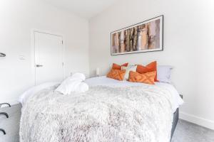 Modern and Comfy Church Rd Flat 2 with Parking