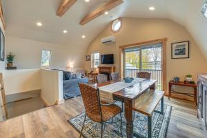 Ultimate Relaxation! Lake-View Cottage in Bradford