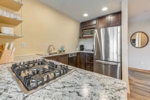 Ultimate Relaxation! Lake-View Cottage in Bradford