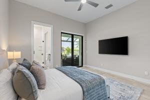 Modern Luxury Oasis Pool and Dock