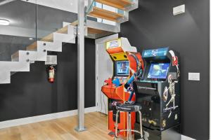 *One of a Kind* | Hot Tub| Air Hockey| Pool and…