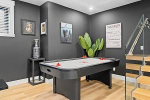 *One of a Kind* | Hot Tub| Air Hockey| Pool and…