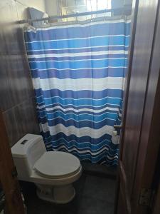 Departamento céntrico, moderno de 2 habitaciones frente al Estadio Modelo y coliseo, cerca del Aeropuerto de Guayaquil