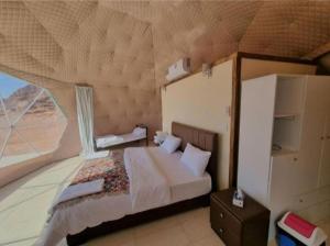 Rum Aranda camp &Bubbles Hotel