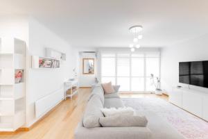 Southbank Gallery Stay with Pool & Tennis