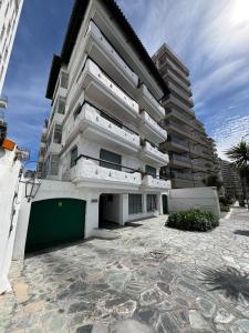 Playa grande - frente al mar - apto jovenes