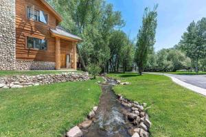 Timberwolf Canyons Village 3BR sleeps 6 hot tub