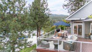 Elegant Waterfront Retreat