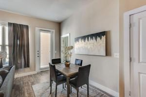 Luxury 2BD Pool Medical Dist Dallas Dallas DAL020