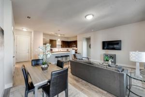 Luxury 2BD Pool Medical Dist Dallas Dallas DAL020