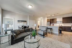 Luxury 2BD Pool Medical Dist Dallas Dallas DAL020