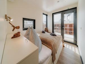 Modern houseboat for 4 guests