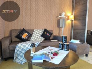 Almas Couple Warm N Stylish Seaview Studio By STAY