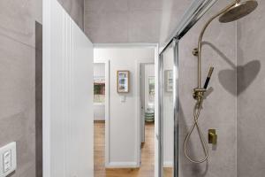 Inviting Double Room with Sunlit Comfort - Matraville - Shared Bathroom and Kitchen