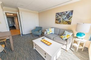 1BR New Oceanfront with Heated Pools, Coral Beach!