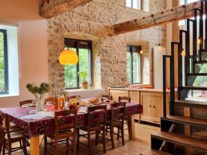 Gîte charmant avec terrasse, billard, et animaux acceptés - FR-1-496-377