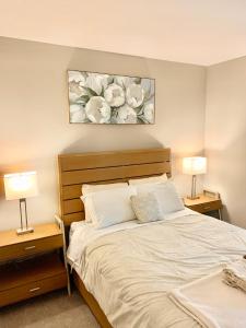 Contemporary 2BR Prime Hollywood Location