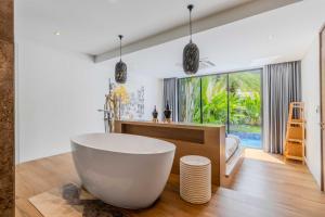 V259 Great for Relaxing with Pool & Full Amenities