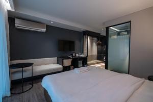 Bayphere Residence by Prop Hopper