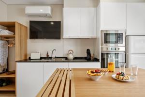 Modern Studio Steps From Beach