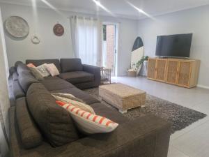 34a Lawson St - Spacious 4 bedroom house with ducted air con and wi-fi, backing onto Nelson Bay Golf Course