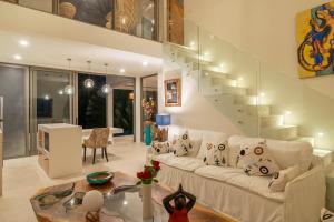 2BR Tropical Villa Elisa Sea View Pool Breakfast