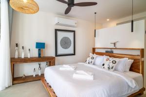 2BR Tropical Villa Elisa Sea View Pool Breakfast