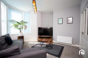 Stylish Cosy Two Bed Apartment - Coast Location