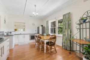 K Rose Cottage In the heart of Victor Harbor - No Linen Included