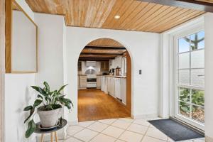 Country Stay In Cosy Farmhouse With Horses