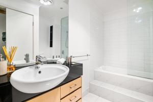 Peaceful 2-Bed Apartment with Gym & Pool