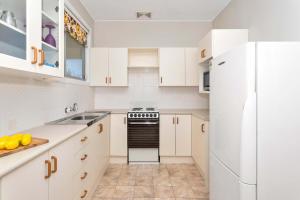 So Close to the Beach - 450m to Mollymook surf