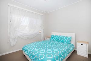 So Close to the Beach - 450m to Mollymook surf